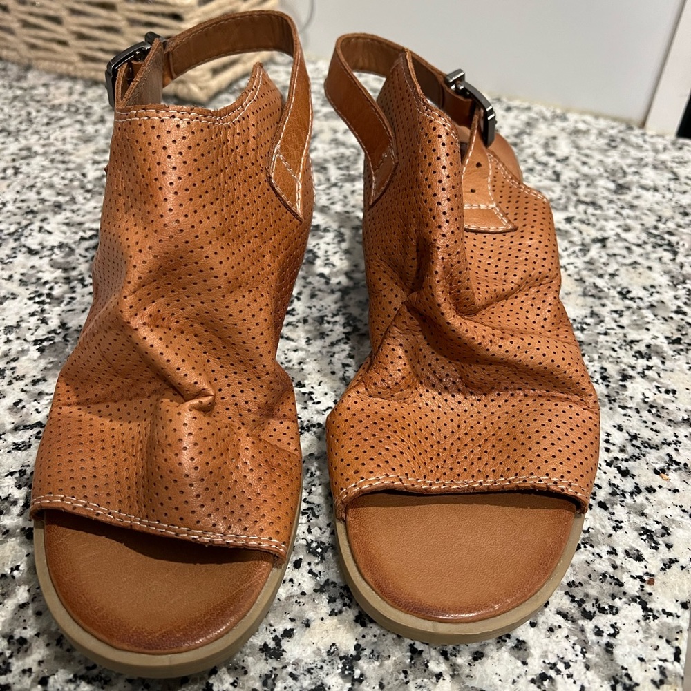Lemon n Lime brown leather rubber healed sandal  European size 37